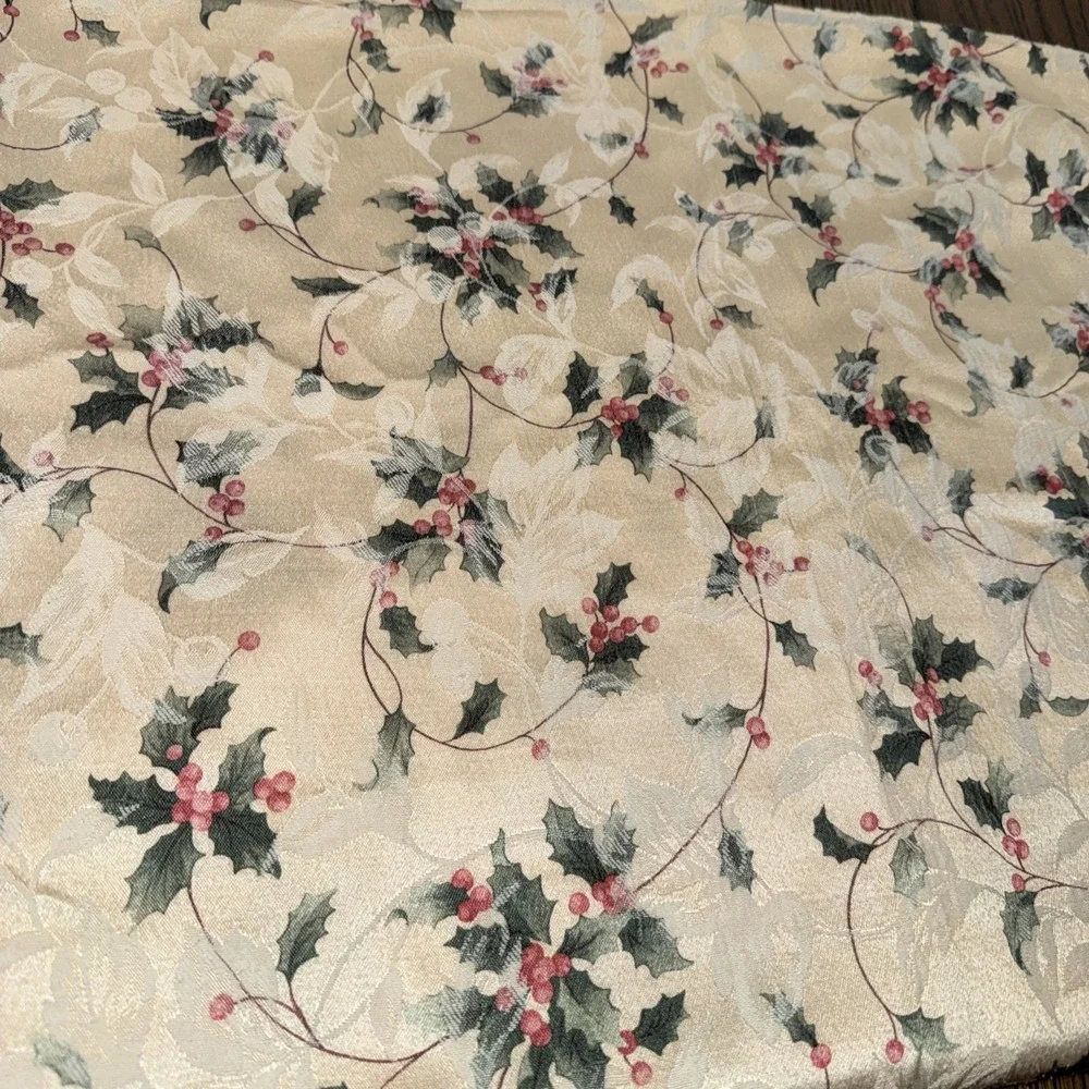Vintage Holly and Berries Rectangle Christmas Tablecloth Approx 52